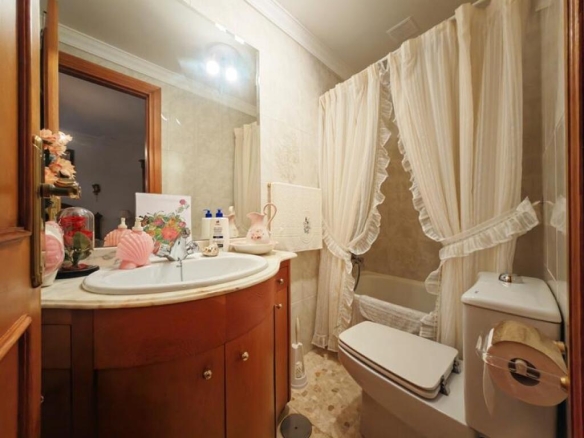 Imagen 4 de APARTAMENTO DE TRES DORMITORIOS EN VENTA EN CENTRO DE ESTEPONA