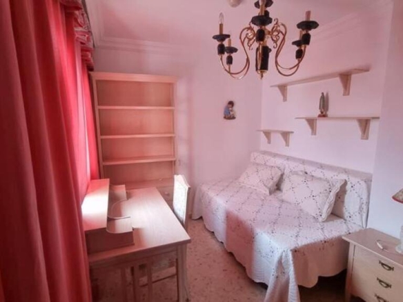 Imagen 4 de APARTAMENTO DE DOS DORMITORIOS EN VENTA EN CENTRO DE ESTEPONA