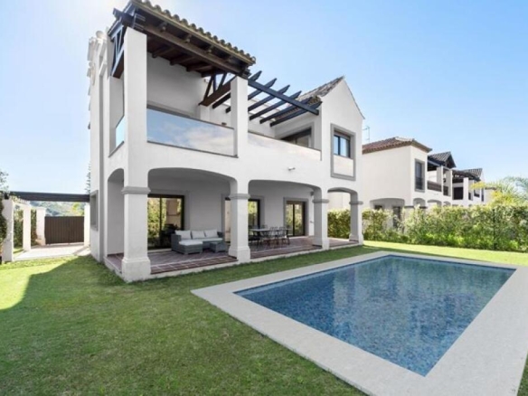 Imagen 1 de PROMOCIÓN DE VILLAS DE ALTA CALIDAD RODEADAS DE CAMPOS DE GOLF
