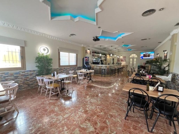 Imagen 1 de LOCAL DE HOSTELERÍA TOTALMENTE MONTADO Y CON MUY BUENA UBICACIÓN