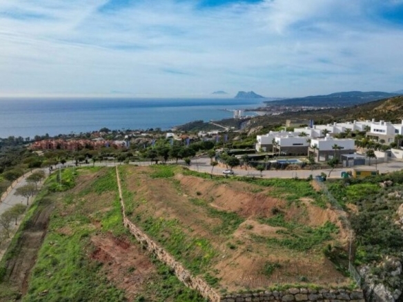 Imagen 2 de PARCELA URBANIZABLE CON VISTAS AL MAR EN BAHÍA DE LAS ROCAS