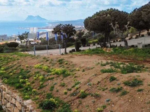 Imagen 3 de PARCELA URBANIZABLE CON ESPECTACULARS VISTAS AL MAR EN BAHIA DE LAS ROCAS