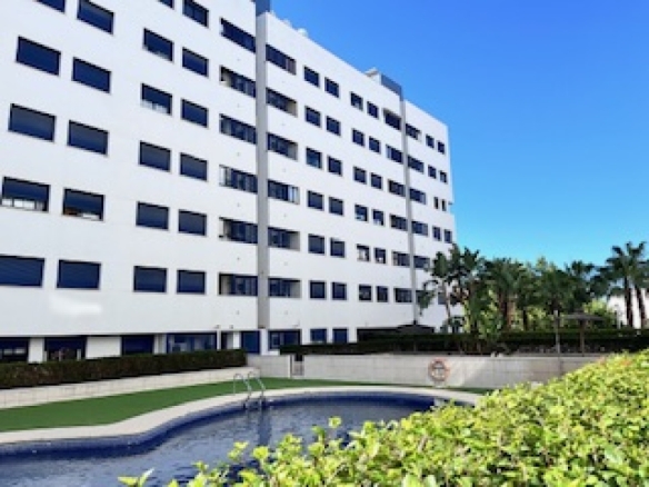 Imagen 1 de ESPECTACULAR PISO AMPLIO Y LUMINOSO CON TERRAZA