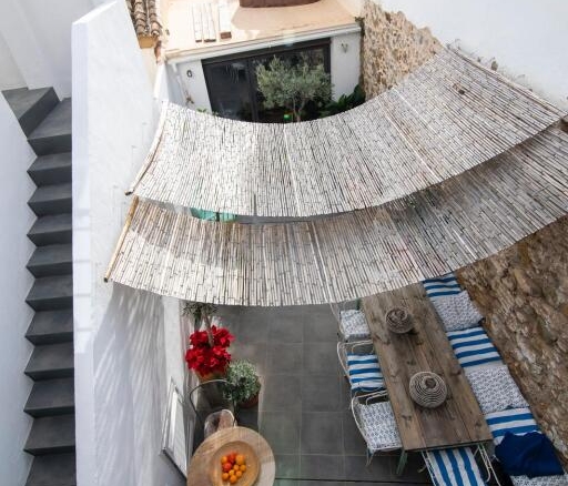 Imagen 2 de ESPECTACULAR CASA EN EL CASCO HISTÓRICO DE ESTEPONA