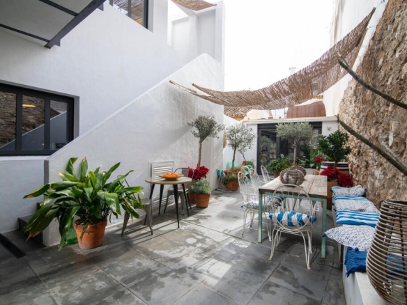 Imagen 1 de ESPECTACULAR CASA EN EL CASCO HISTÓRICO DE ESTEPONA