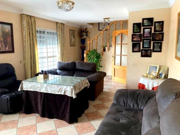 Imagen 2 de ESTUPENDA CASA EN MANILVA PUEBLO CON TODAS LAS COMODIDADES