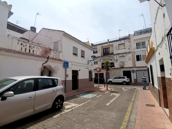Imagen 2 de ¡INVERSORES! CONJUNTO DE 3 CASAS CON ENCANTO EN EL CORAZÓN DE ESTEPONA