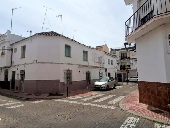 Imagen 3 de ¡INVERSORES! CONJUNTO DE 3 CASAS CON ENCANTO EN EL CORAZÓN DE ESTEPONA