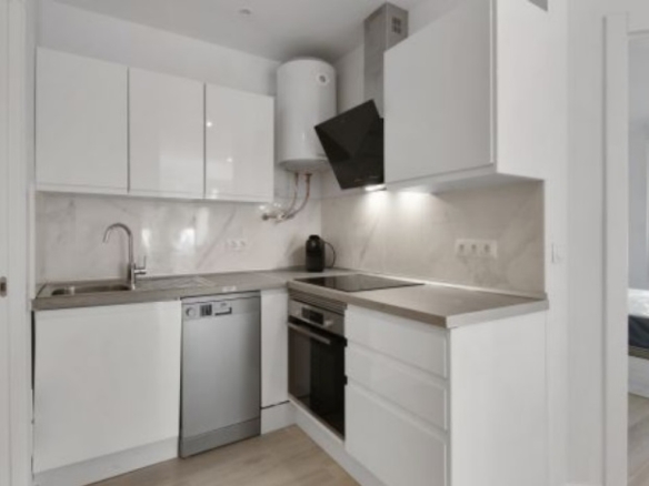 Imagen 2 de MAGNÍFICA CASA REFORMADA EN PLENO CENTRO DE ESTEPONA