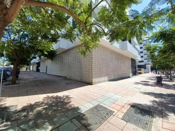 Imagen 1 de LOCAL CON MAS DE 300M2 DE NUEVA CONSTRUCCION Y ESTUPENDA UBICACIÓN