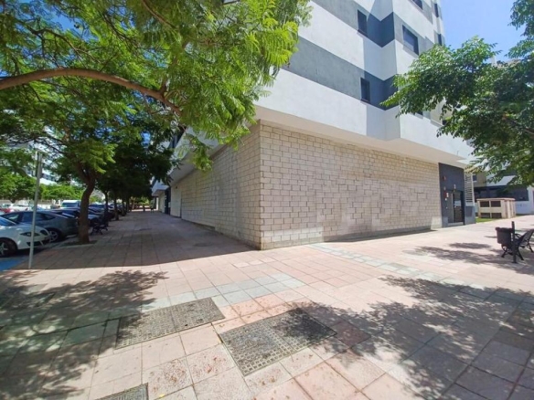 Imagen 4 de LOCAL CON MAS DE 300M2 DE NUEVA CONSTRUCCION Y ESTUPENDA UBICACIÓN