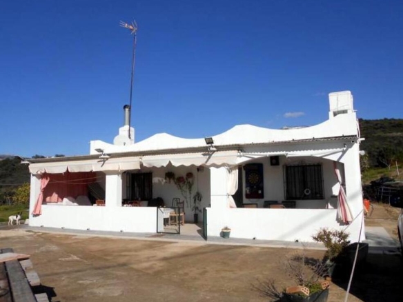 Imagen 3 de CASA Y FINCA EN UN ENTORNO PARADISIACO