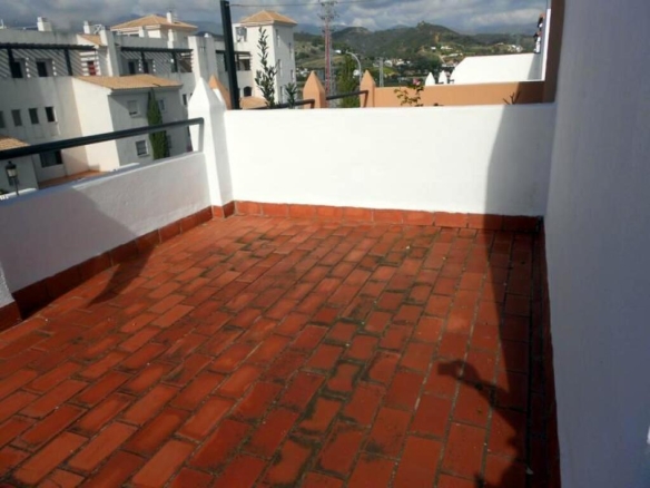 Imagen 2 de MARAVILLOSA CASA ADOSADA CON ESTUPENDO  PATIO ANDALUZ