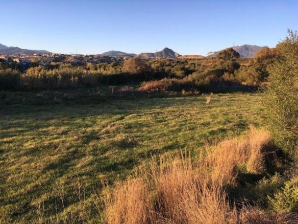 Imagen 2 de OPORTUNIDAD DE TENER SU PARCELA ENTRE ESTEPONA Y MARBELLA.