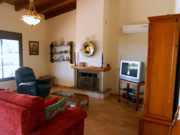 Imagen 2 de FANTASTICA VILLA UBICADA A 5 MINUTOS DE LA CIUDAD. FINCA DE 10.000 M2