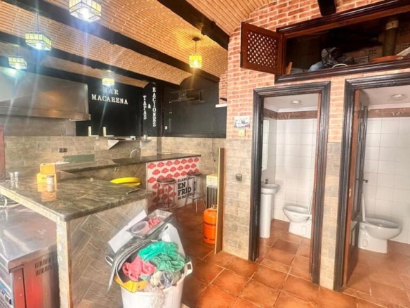 Imagen 1 de OPORTUNIDAD!! SE VENDE RESTAURANTE INSTALADO EN EL CENTRO DE ESTEPONA.
