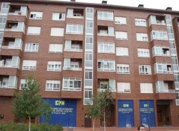 Imagen 1 de Local comercial en Alquiler en Vitoria SALBURUA Álava