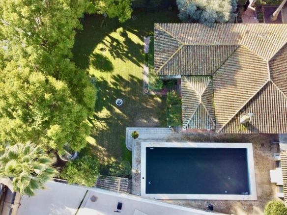 Imagen 2 de Chalet con Piscina y Bodega en Gines