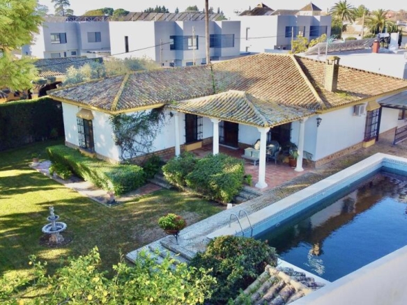 Imagen 4 de Chalet con Piscina y Bodega en Gines