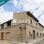 ¡Oportunidad única! Casa de dos plantas en esquina con amplios espacios y excelente ubicación. por 50000€