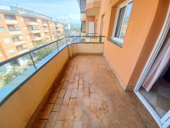 Imagen 2 de ESTUPENDO PISO EN VENTA EN CENTRO DE SABINILLAS.