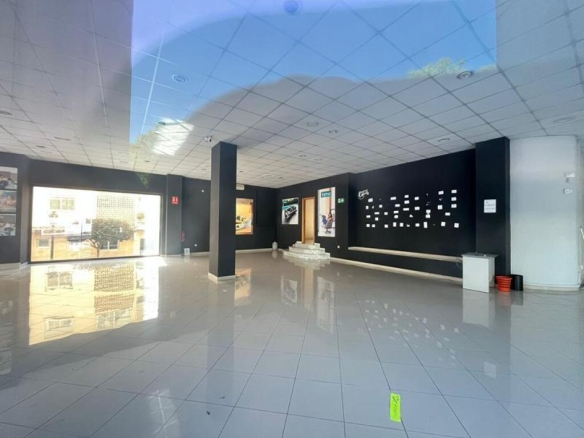 Imagen 3 de EN VENTA LOCAL COMERCIAL EN INMEJORABLE LOCALIZACION EN ESTEPONA