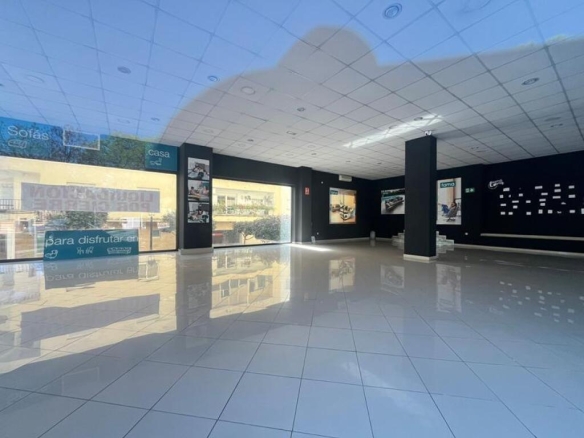Imagen 1 de EN VENTA LOCAL COMERCIAL EN INMEJORABLE LOCALIZACION EN ESTEPONA