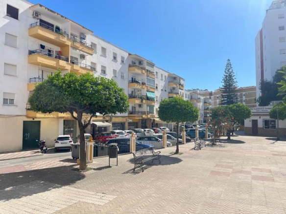 Imagen 3 de SE VENDE PISO OCUPADO POR PERSONA SIN JUSTO TÍTULO EN ESTEPONA