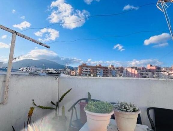 Imagen 2 de EN VENTA CASA MATA EN PLANTA BAJA CON AZOTEA EN PLENO CENTRO DE ESTEPONA.