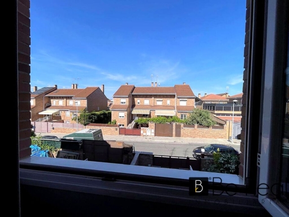 Imagen 3 de EN ALQUILER HABITACIÓN PARA CHICAS ESTUDIANTES EN VILLANUEVA DE LA CAÑADA (MADRID).