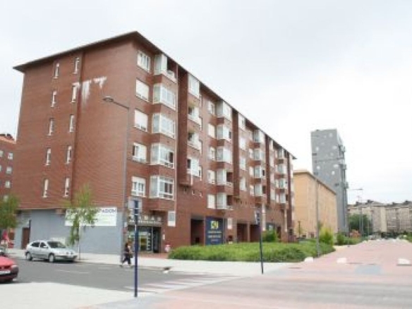 Imagen 3 de Local comercial en Venta en Vitoria SALBURUA Álava