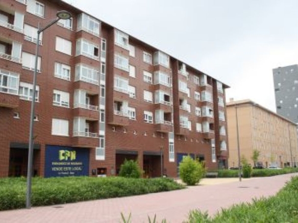 Imagen 4 de Local comercial en Alquiler en Vitoria SALBURUA Álava