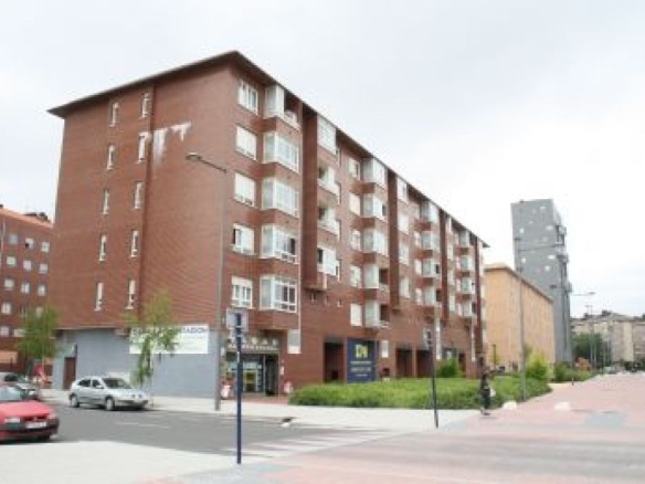 Imagen 3 de Local comercial en Venta en Vitoria SALBURUA Álava