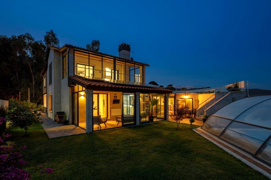 Imagen 2 de ESPECTACULAR CHALET EN CANGAS DEL MORRAZO