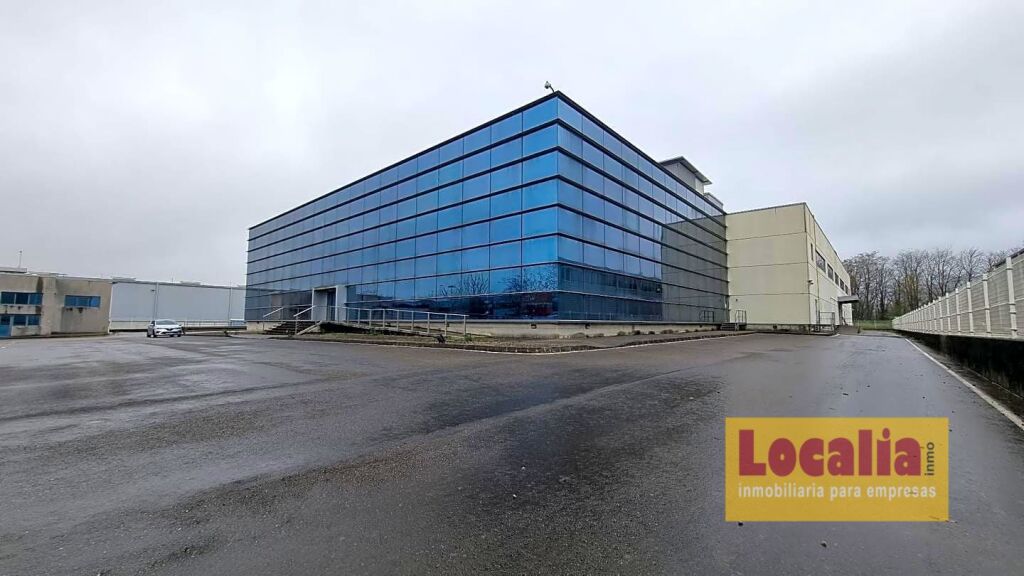 Imagen 3 de Gran nave industrial en Cantabria