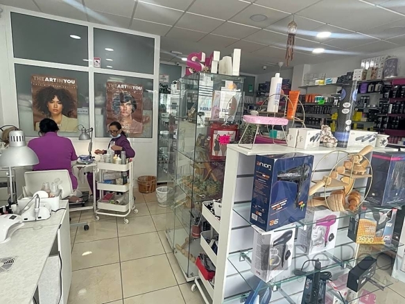 Imagen 2 de EN VENTA LOCAL + TRASPASO DE NEGOCIO DE CLINICA MEDICO-ESTÉTICA EN CALLE CASABLANCA