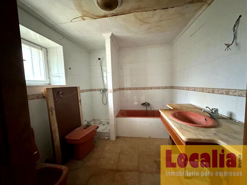 Imagen 2 de Chalet con terreno para reformar en Oruña.