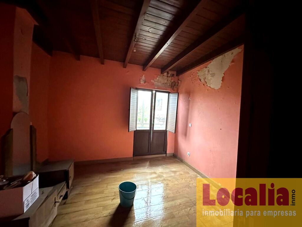 Imagen 3 de Chalet con terreno para reformar en Oruña.