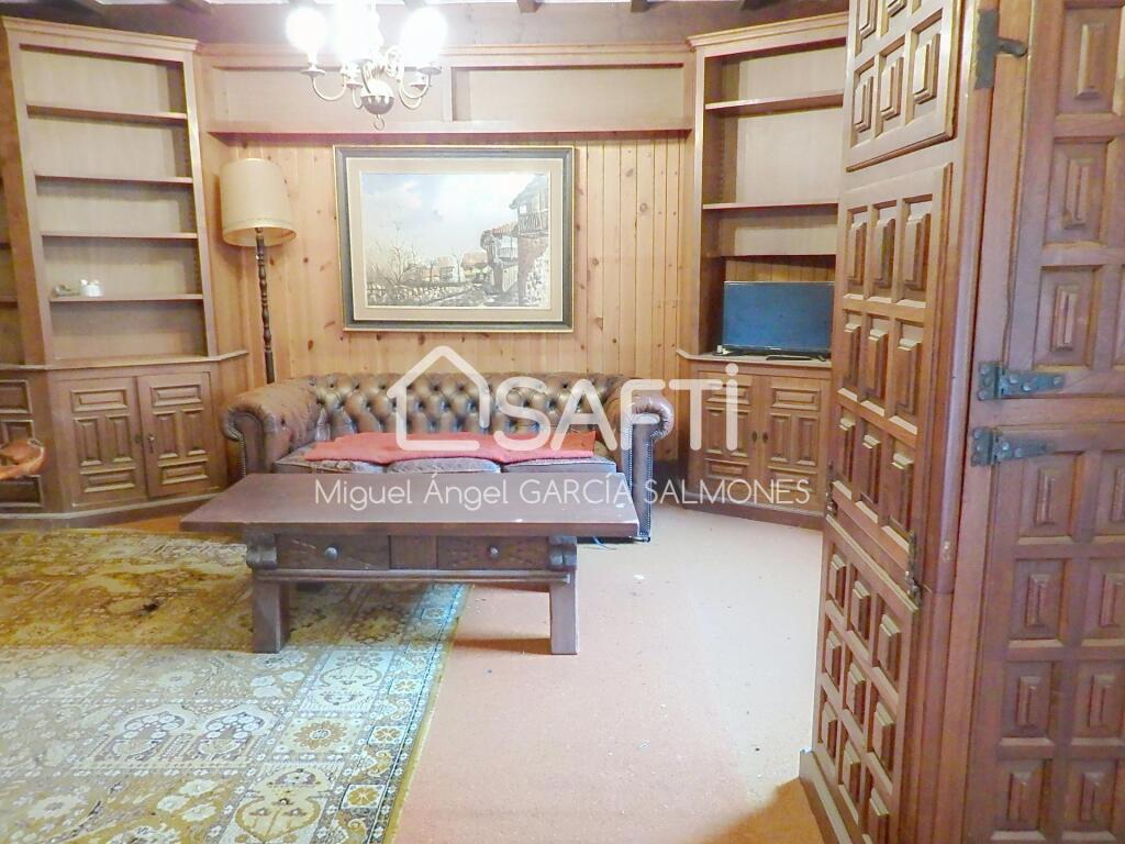 Imagen 3 de "Comillas te espera: Tu vida de ensueño en este chalet lleno de historia."
