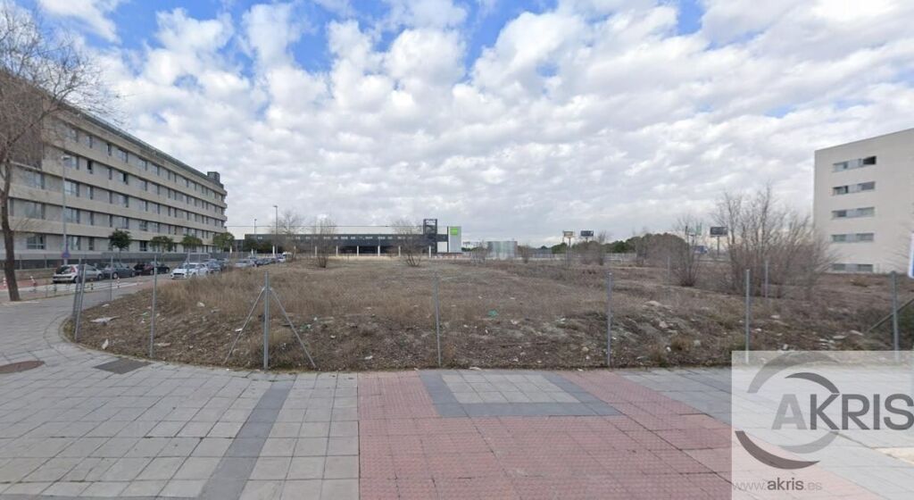 Imagen 2 de VENTA TERRENOS EN CALLE CARMEN LAFORET DE MADRID