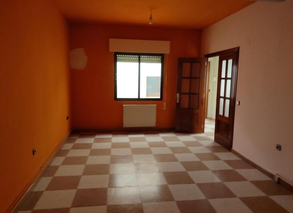Imagen 3 de AMPLISIMA CASA-CHALET ADOSADO EN CONSUEGRA