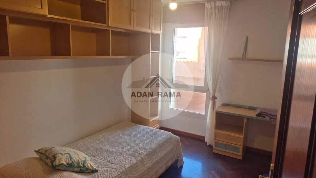 de 90m2 con 3 dormitorios y 2 baños con plaza de garaje y trastero