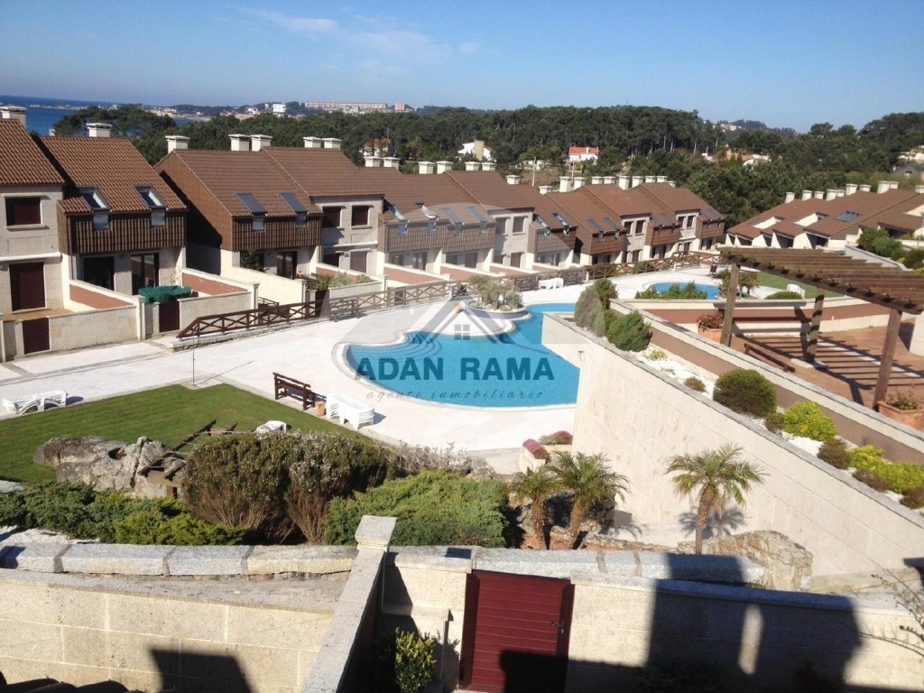 Imagen 2 de Venta de chalet adosado en O grove