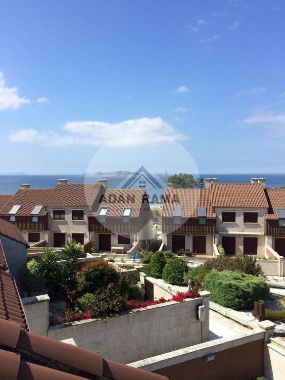 de 230m2 con 4 dormitorios y 4 baños con plaza de garaje y trastero