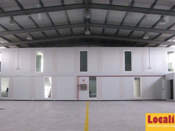 Imagen 4 de Estupenda y amplia nave en alquiler en Santander.