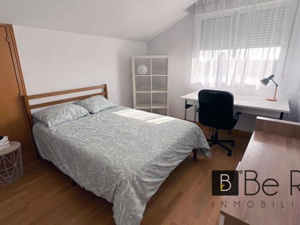 Imagen 3 de EN ALQUILER PARA ESTUDIANTES HABITACIONES EN CHALET A COMPARTIR EN VILLANUEVA DE LA CAÑADA (MADRID).