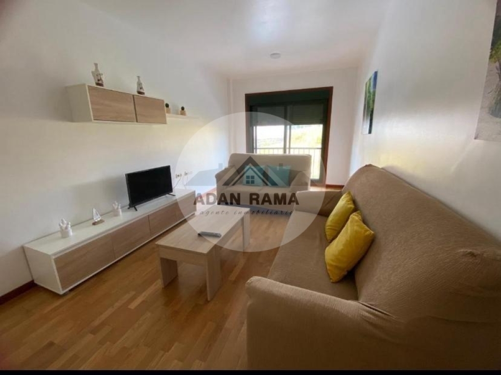 de 110m2 con 2 dormitorios y 1 baño con plaza de garaje y trastero