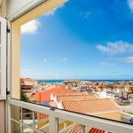 ¡Encantador dúplex modernizado! Propiedad de 3 dormitorios con impresionantes vistas y amplias zonas por 410000€