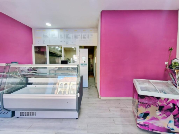 Imagen 3 de ALQUILER CON TRASPASO DE NEGOCIO EN CALLE REAL DE VILLANUEVA DE LA CAÑADA (MADRID)