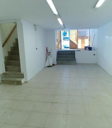 Imagen 3 de Amplio local de dos niveles en venta Santander